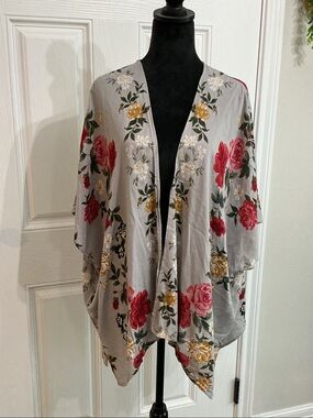 Angie Floral Kimono Shrug in Gray with Red & Gold Blooms